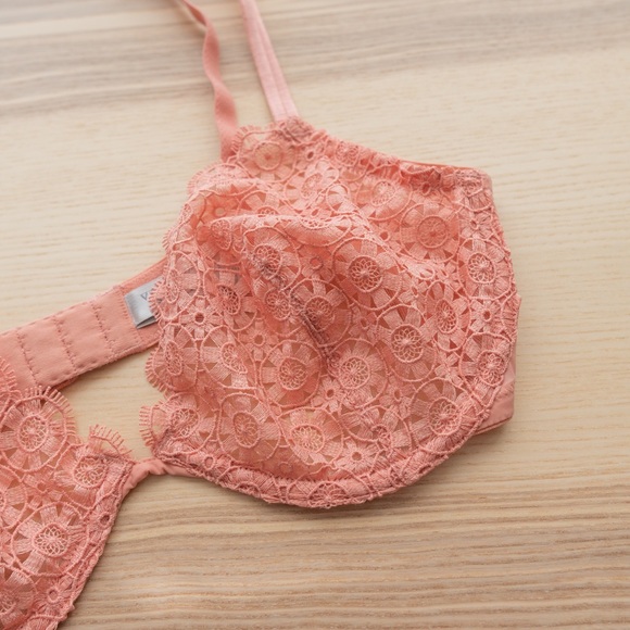 Sexy Peach Lace Bra - Picture 2 of 3